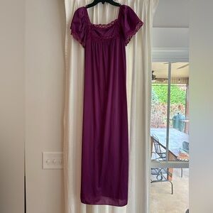 Vintage Gilead petite medium Elegant Purple Nightgown
